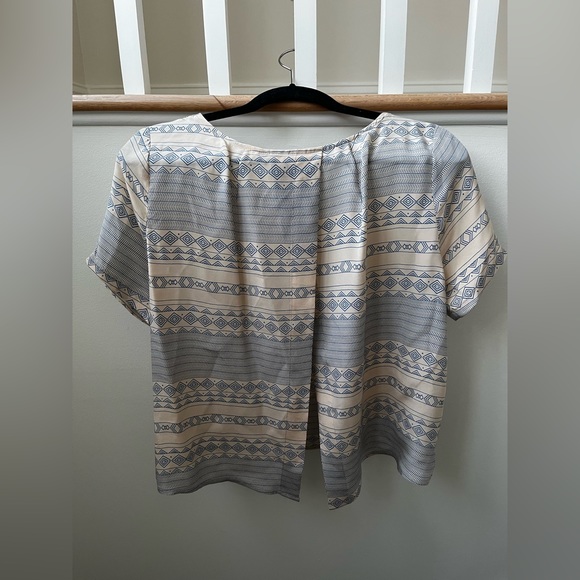 LAILA & SAVANNAH 100% Silk Flyaway Back Blouse - Picture 6 of 6